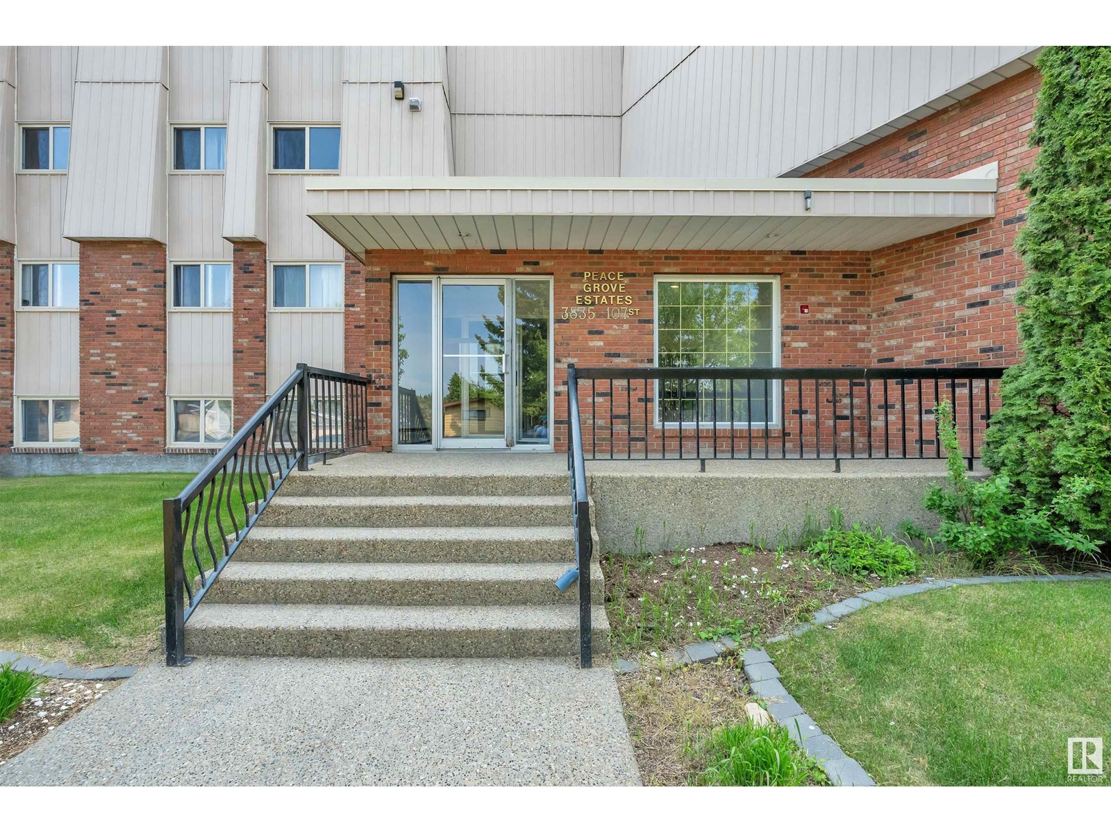 Property at #301 3835 107 ST NW image 2