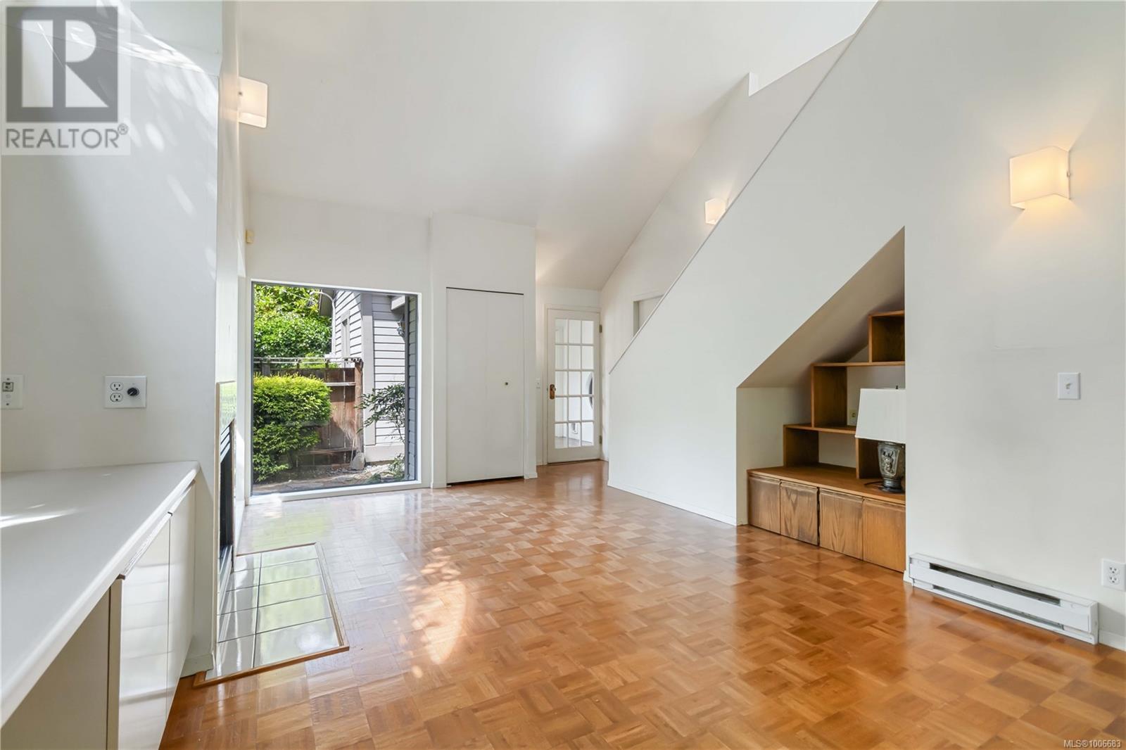 Property at 2087 Byron St image 3