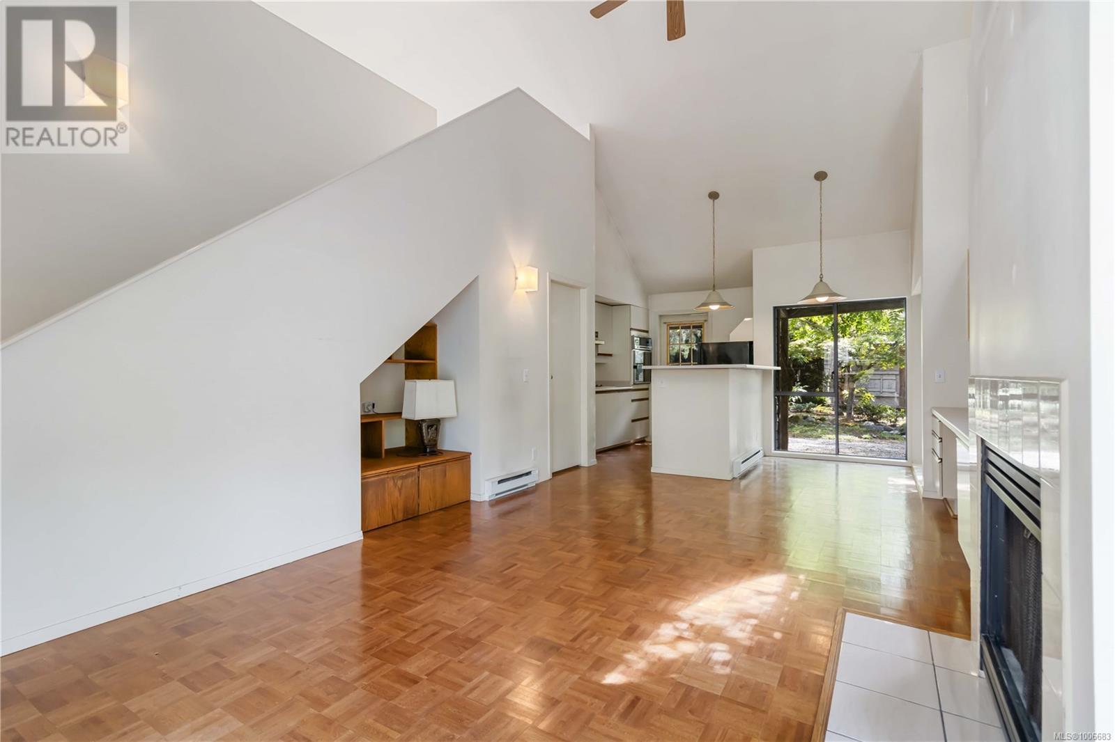 Property at 2087 Byron St image 2