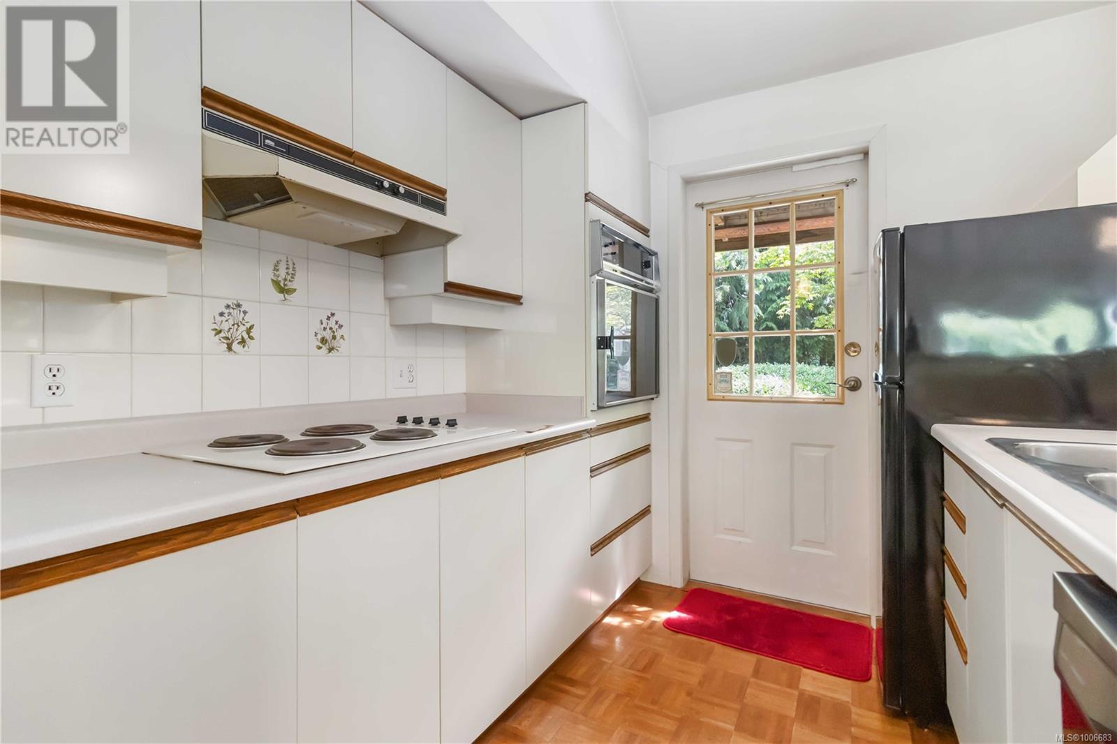 Property at 2087 Byron St image 4