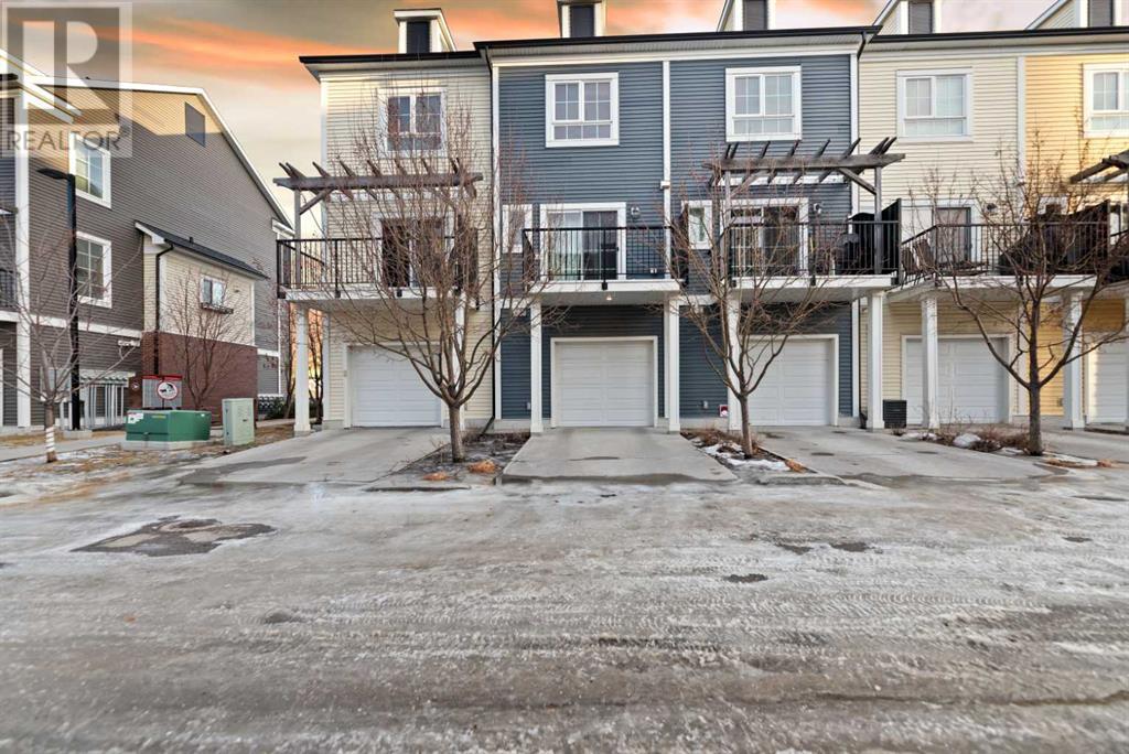 Property at 231 Copperpond Common SE image 4