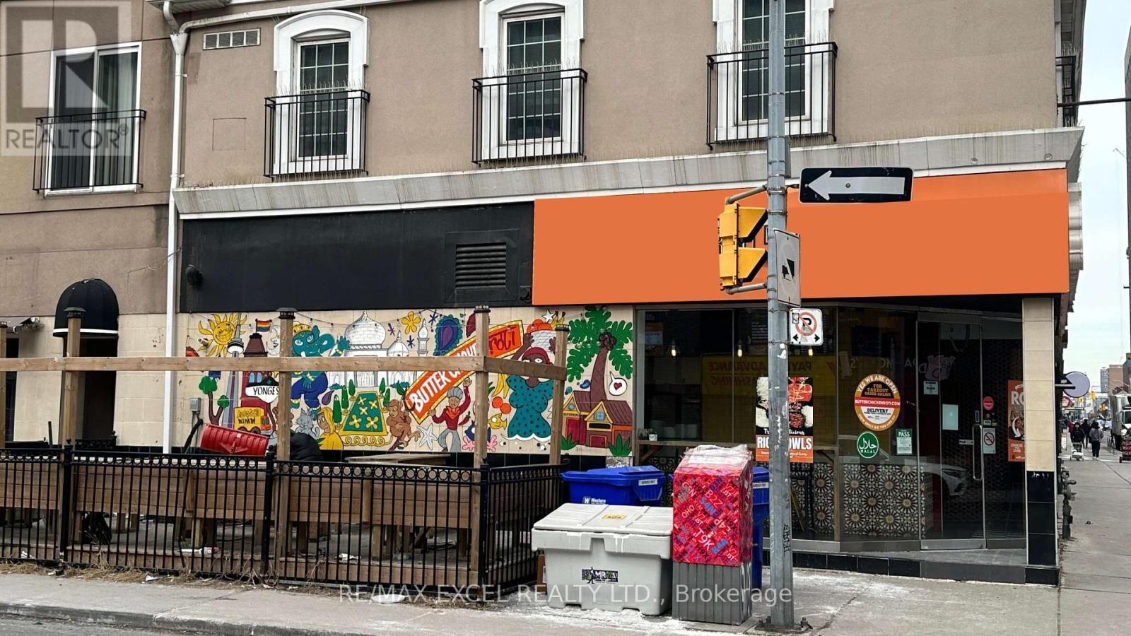 Property at 646 YONGE STREET image 2