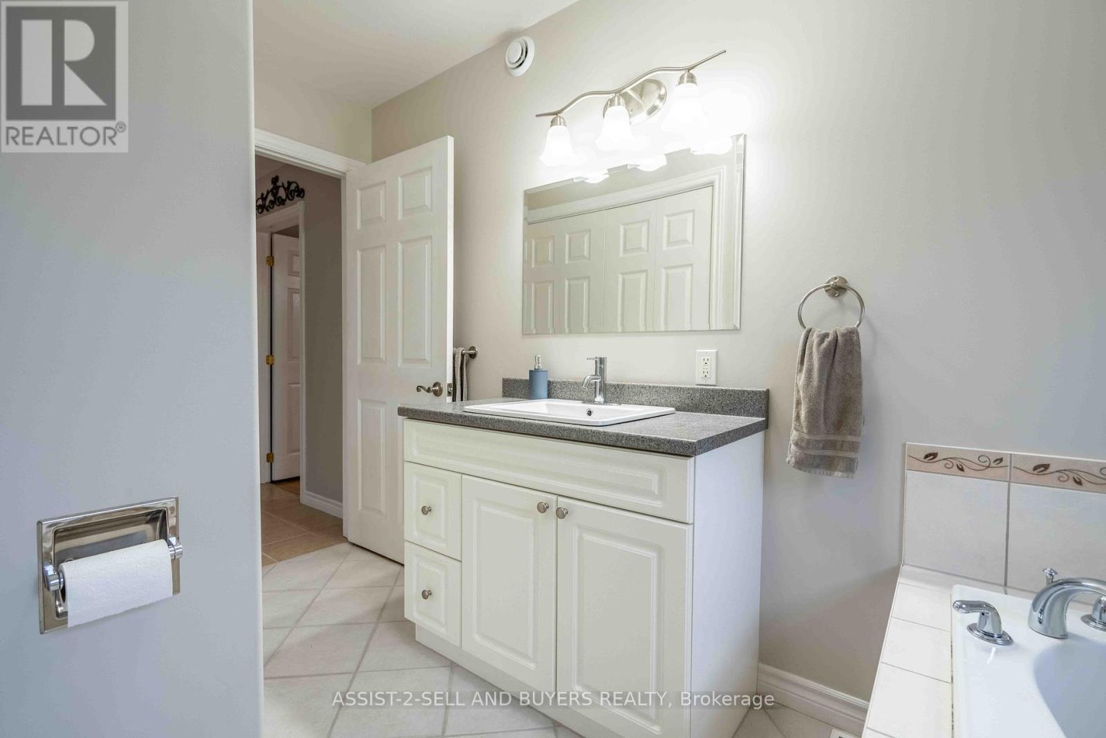 18267 Samuel Drive S, South Glengarry, Ontario  K6H 7J1 - Photo 12 - X12186255