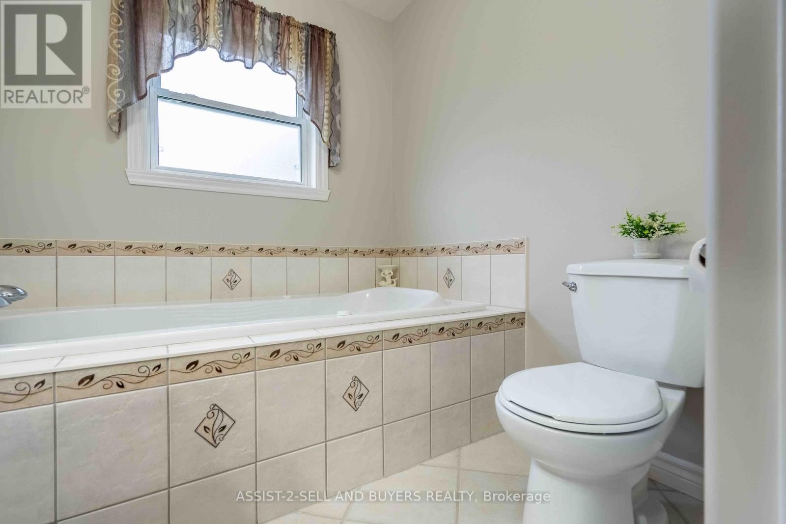 18267 Samuel Drive S, South Glengarry, Ontario  K6H 7J1 - Photo 10 - X12186255