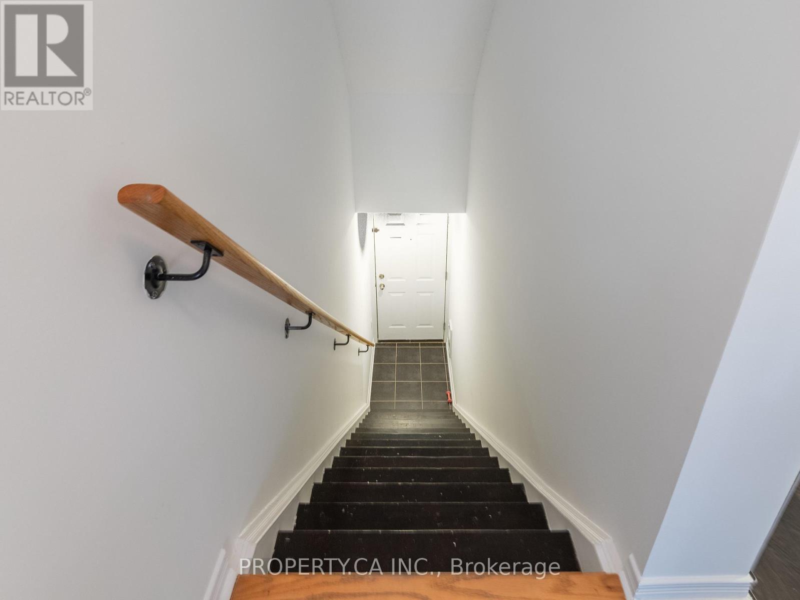 Property at 4 - 819 DUNDAS STREET E image 2
