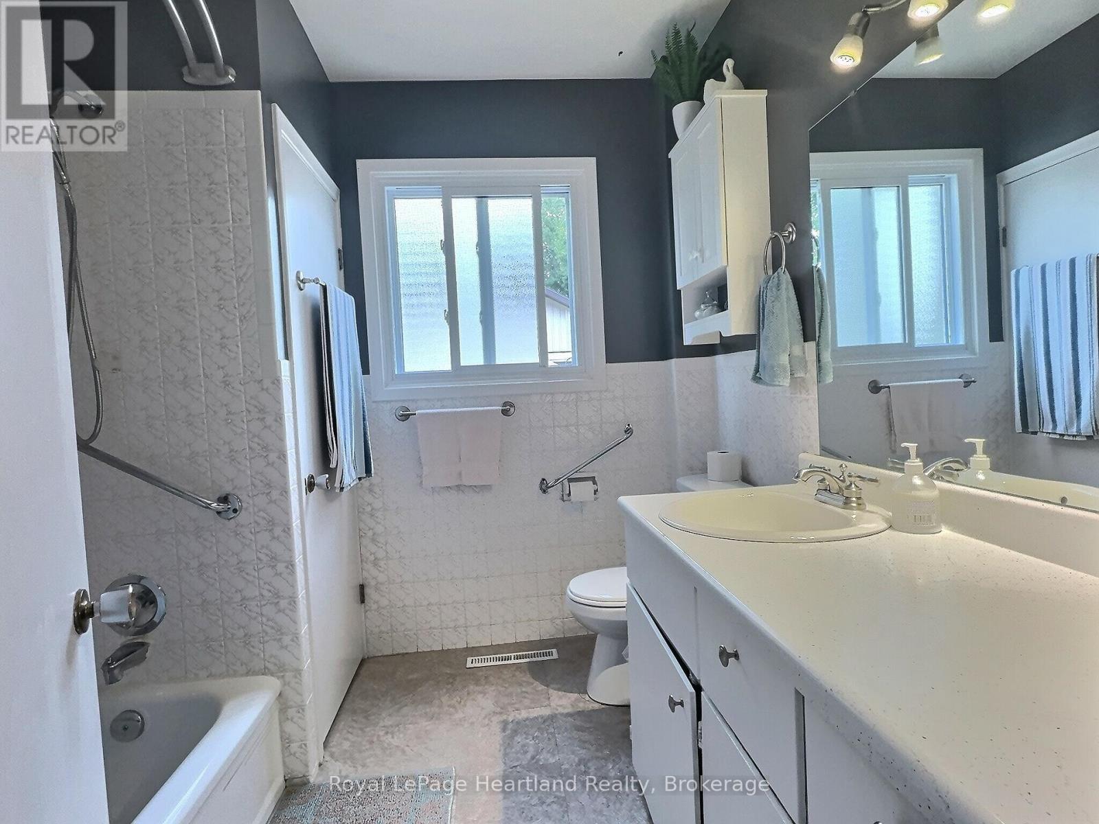 46 Gidley Street W, South Huron, Ontario  N0M 1S2 - Photo 16 - X12271344