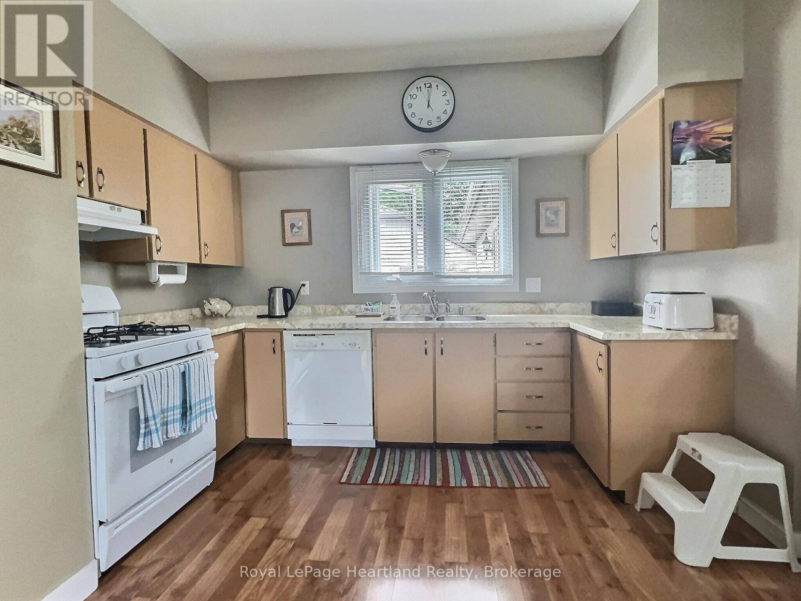 46 Gidley Street W, South Huron, Ontario  N0M 1S2 - Photo 6 - X12271344