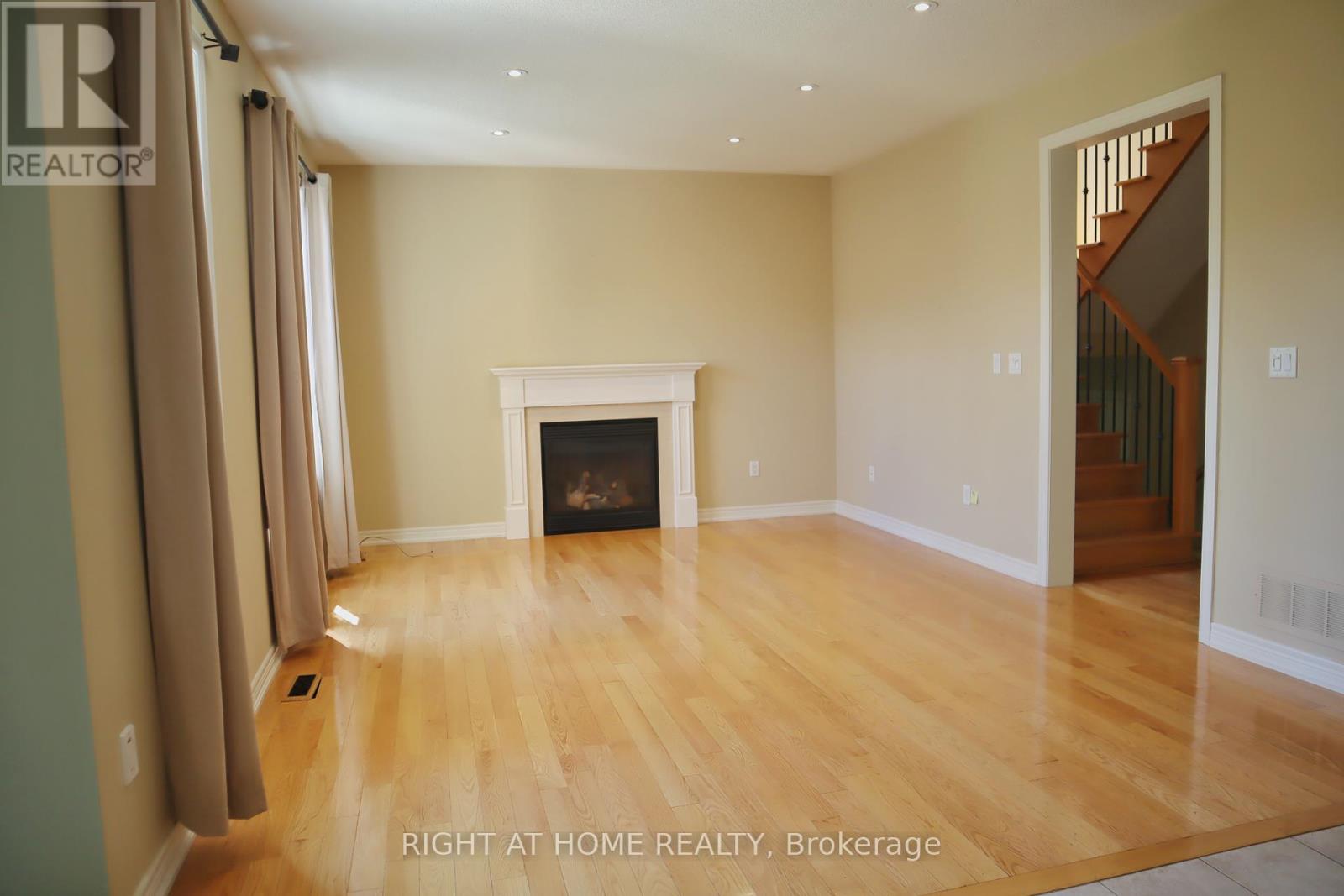 27 Bonheur Road, Markham, Ontario  L6C 0A3 - Photo 5 - N12272431