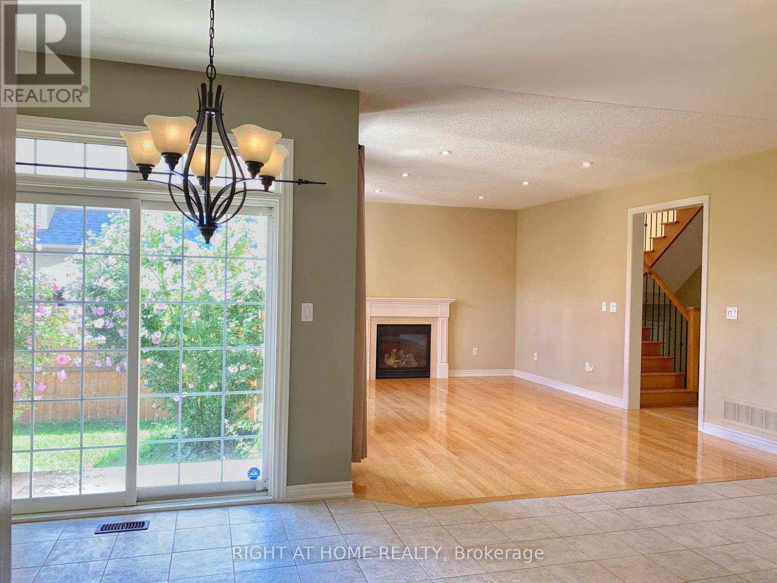 27 Bonheur Road, Markham, Ontario  L6C 0A3 - Photo 6 - N12272431