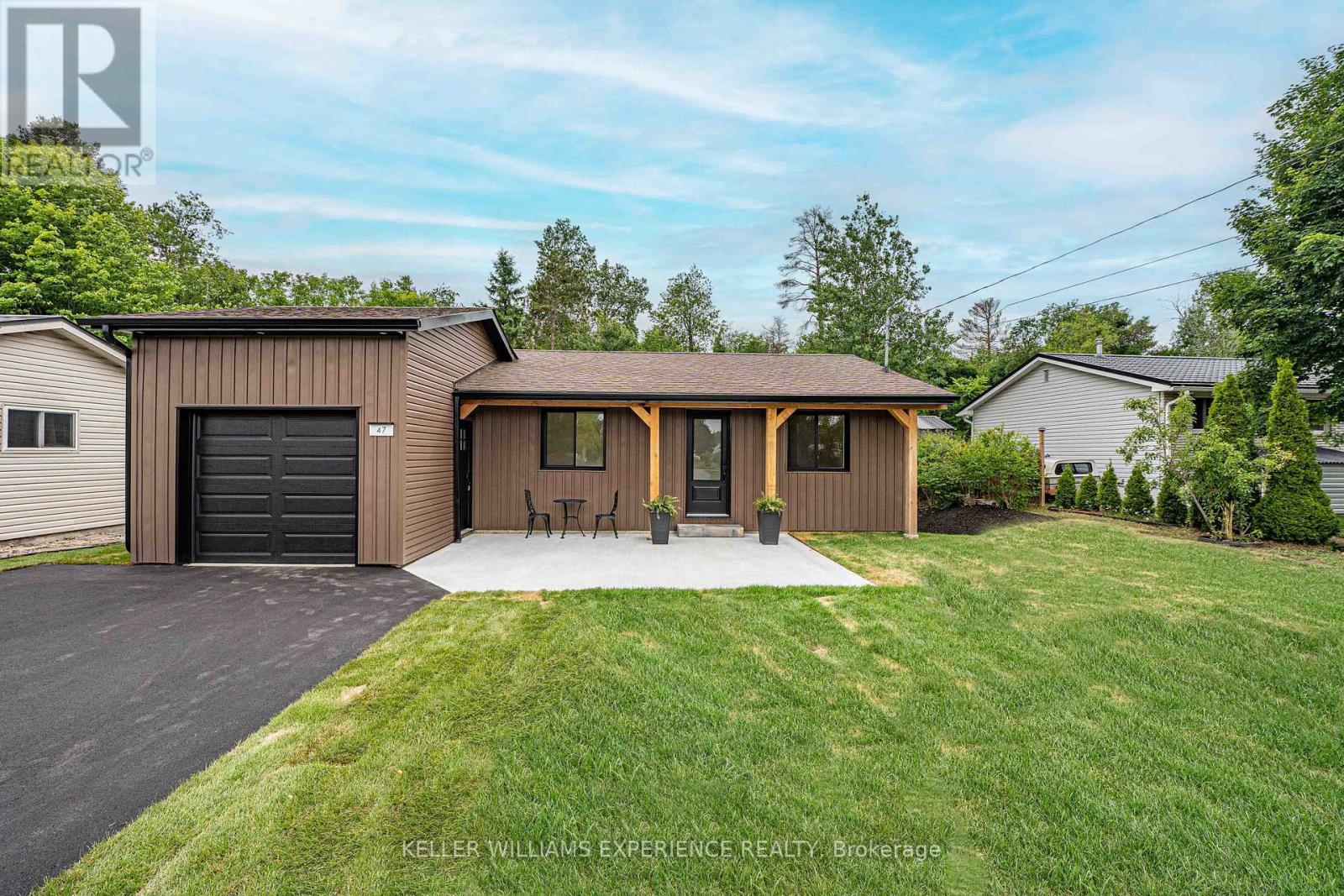 Property at 47 SANDSPRINGS CRESCENT image 1