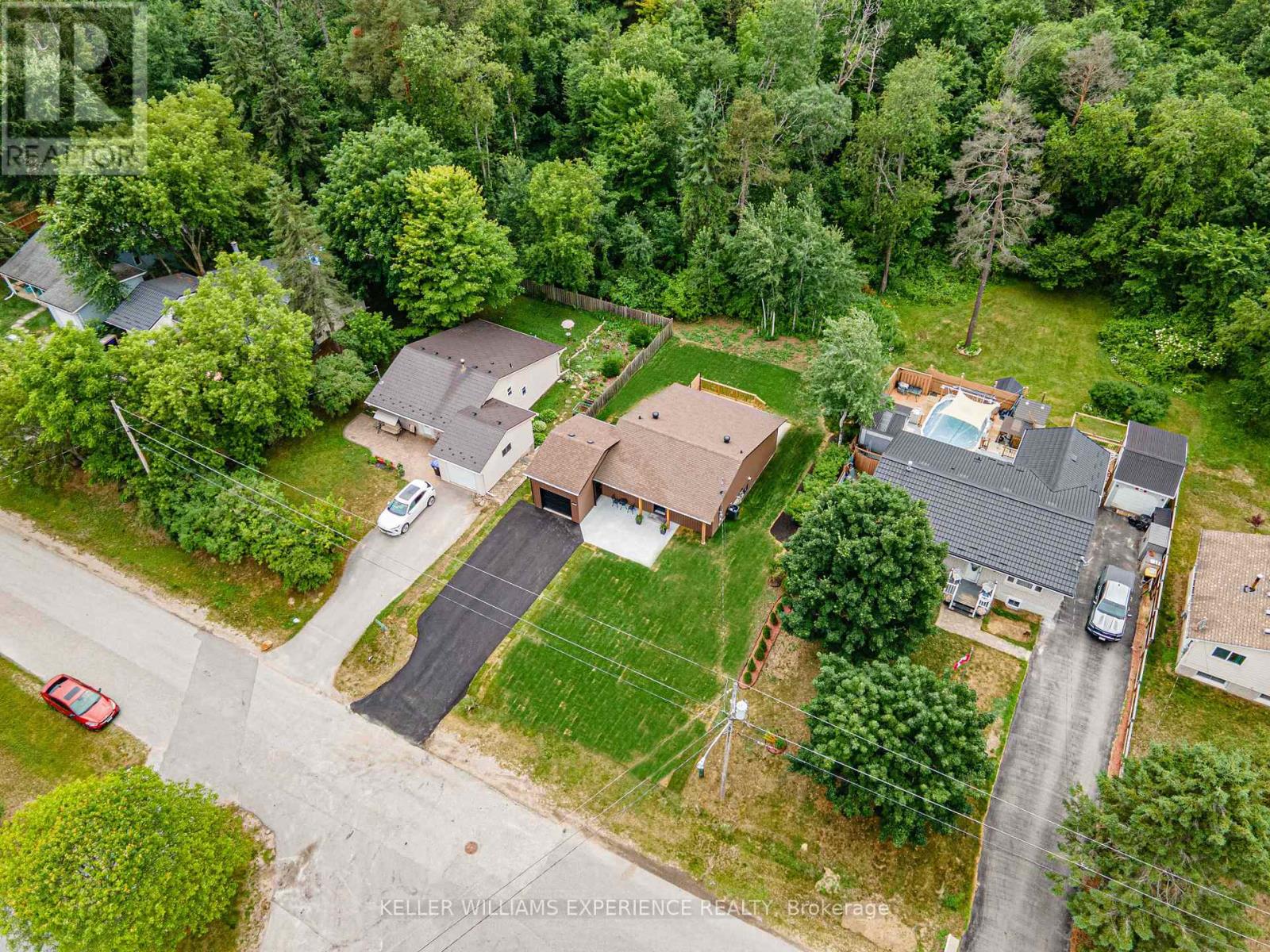 Property at 47 SANDSPRINGS CRESCENT image 3