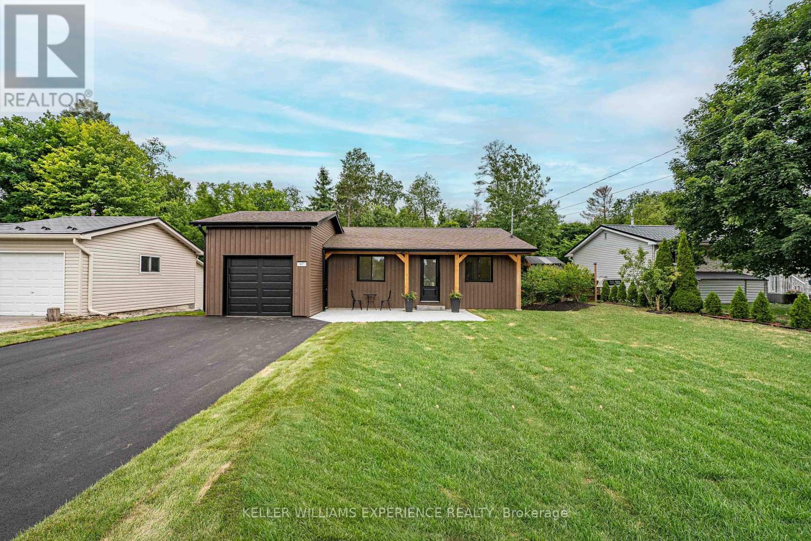 Property at 47 SANDSPRINGS CRESCENT image 5