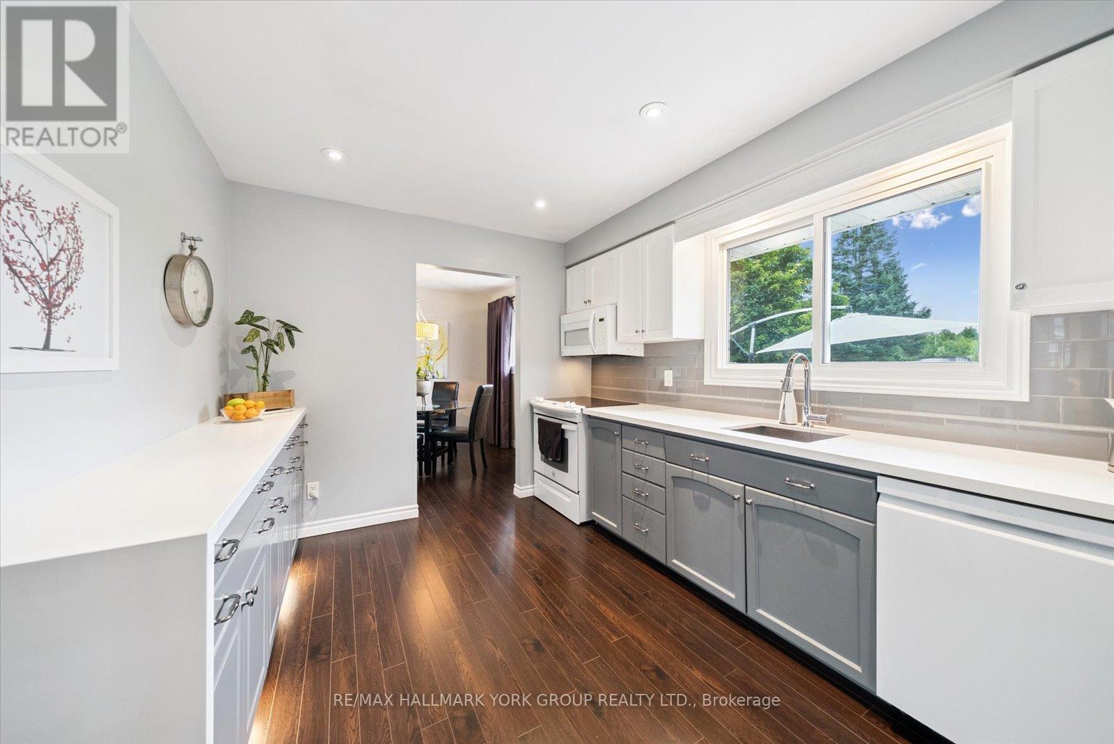 31 Griffith Avenue, Georgina, Ontario  L0E 1N0 - Photo 10 - N12272618