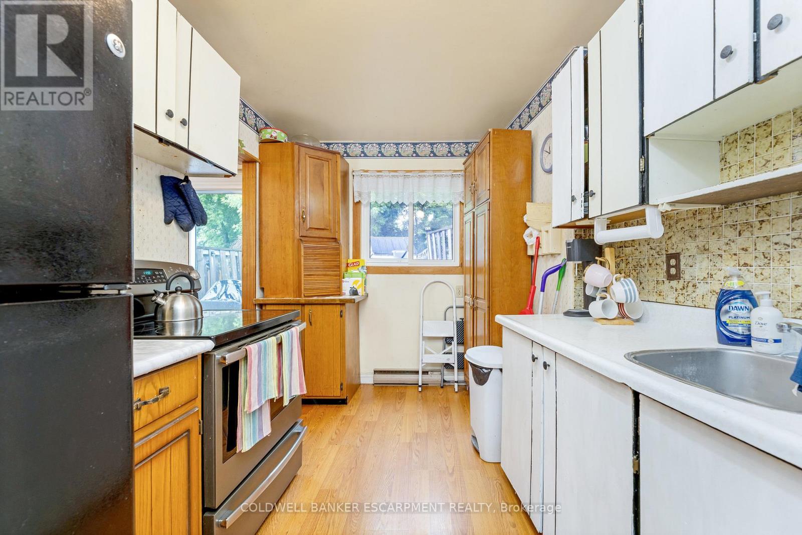 9 Kingham Road, Halton Hills (Ac Acton), Ontario  L7J 1S3 - Photo 5 - W12272590