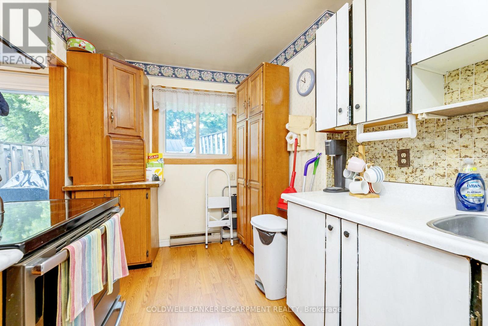 9 Kingham Road, Halton Hills (Ac Acton), Ontario  L7J 1S3 - Photo 6 - W12272590