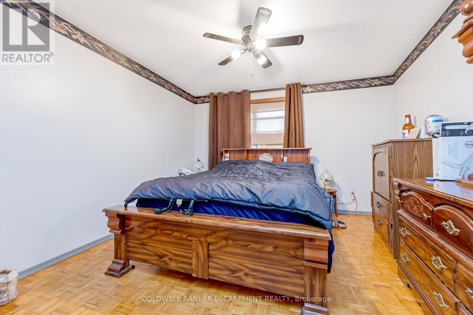 9 Kingham Road, Halton Hills (Ac Acton), Ontario  L7J 1S3 - Photo 7 - W12272590