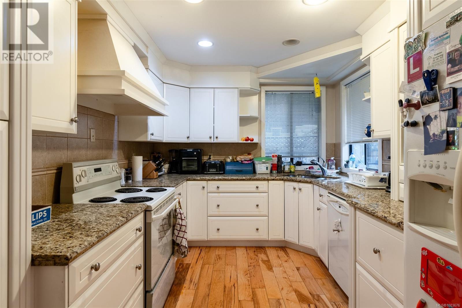 Property at 3074 Sooke Rd image 3