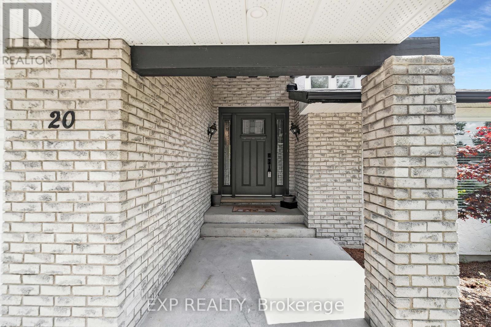 Property at 30 BLUE SPRUCE COURT image 4