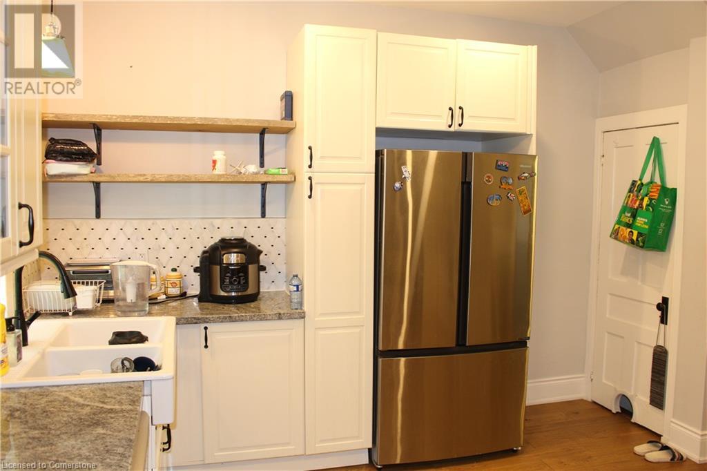 Property at 22 BURLINGTON Street E image 3
