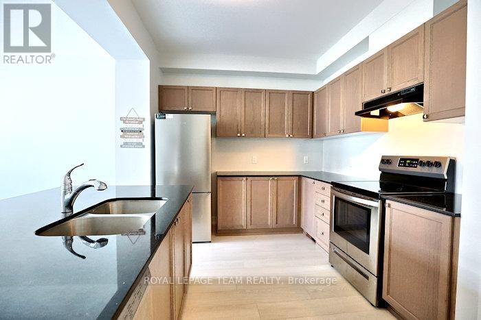 Property at 708 CHROMITE PRIVATE image 2