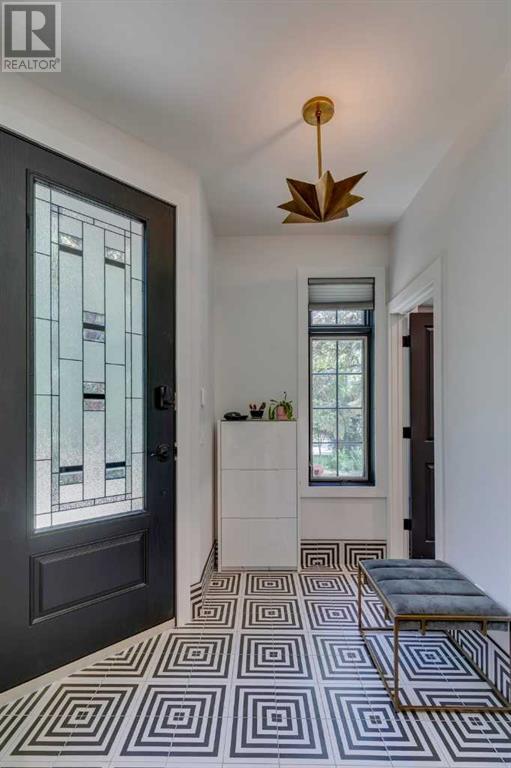 Property at 117 Garden Crescent SW image 2
