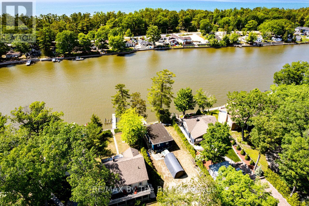 Property at 1250 RIVER ROAD W image 3