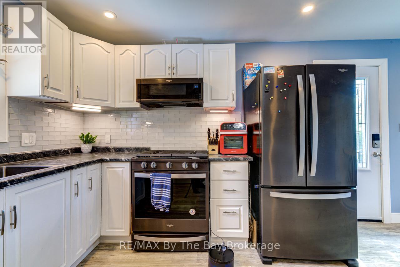 1250 River Road W, Wasaga Beach, Ontario  L9Z 2W6 - Photo 7 - S12226887