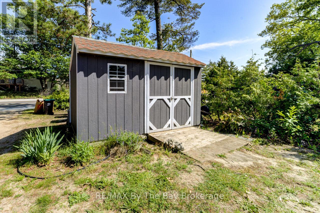 1250 River Road W, Wasaga Beach, Ontario  L9Z 2W6 - Photo 38 - S12226887
