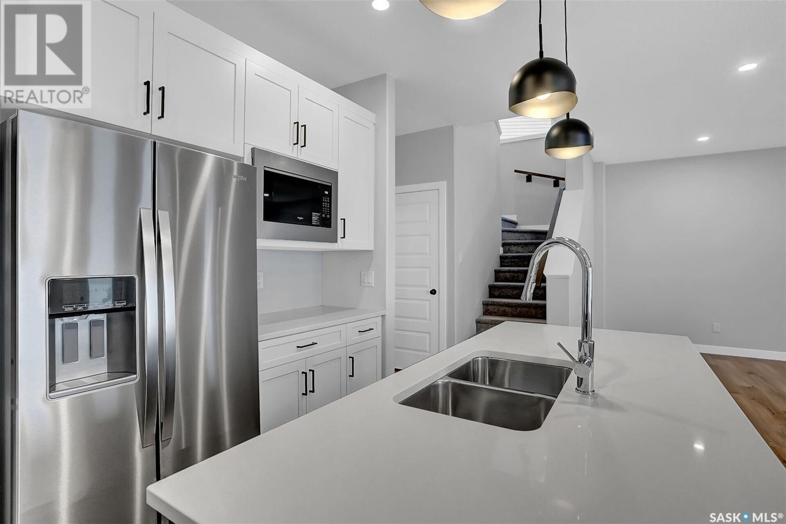 Property at 106 Katz AVENUE image 4