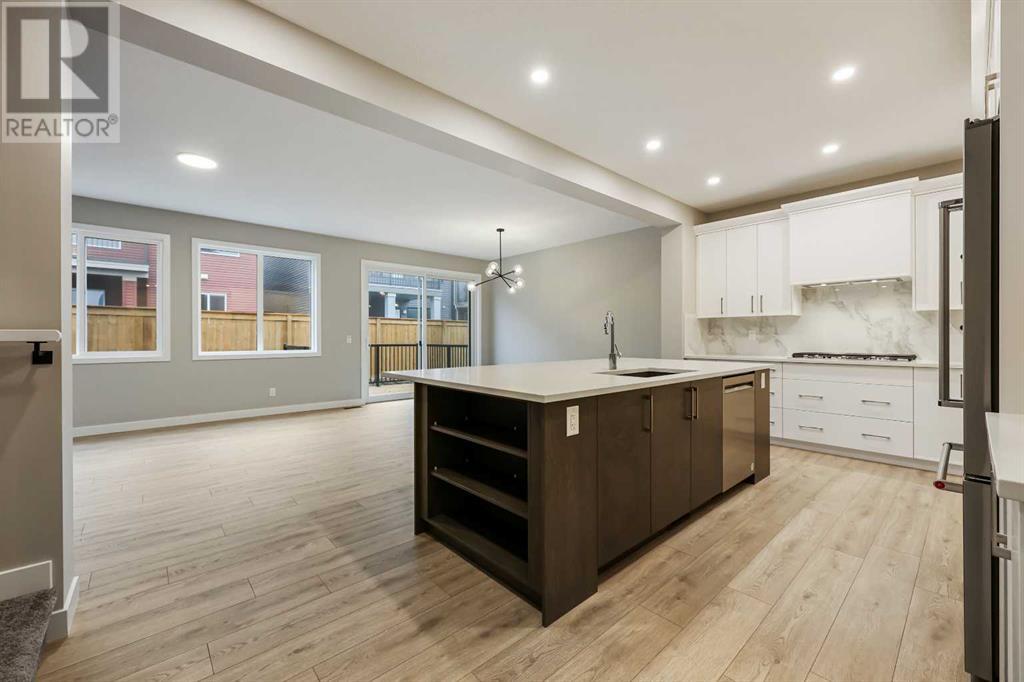 Property at 173 Edith Place NW image 5