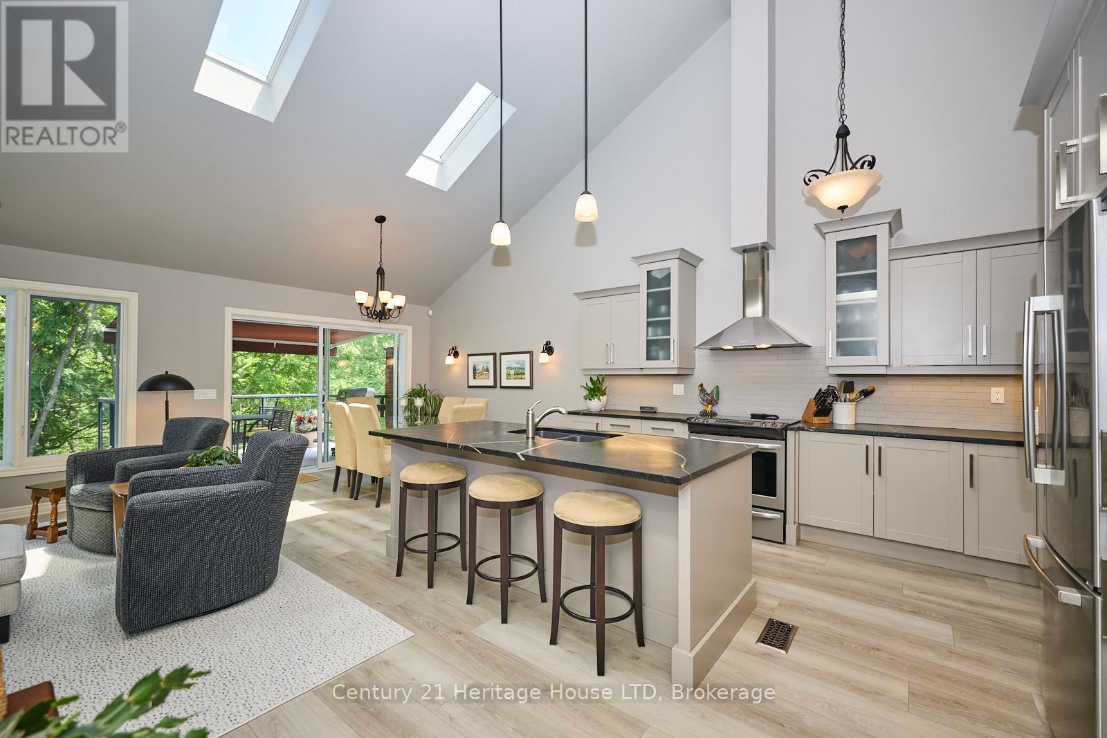 14 Tulip Tree Common, St. Catharines, Ontario  L2S 4C8 - Photo 8 - X12269450