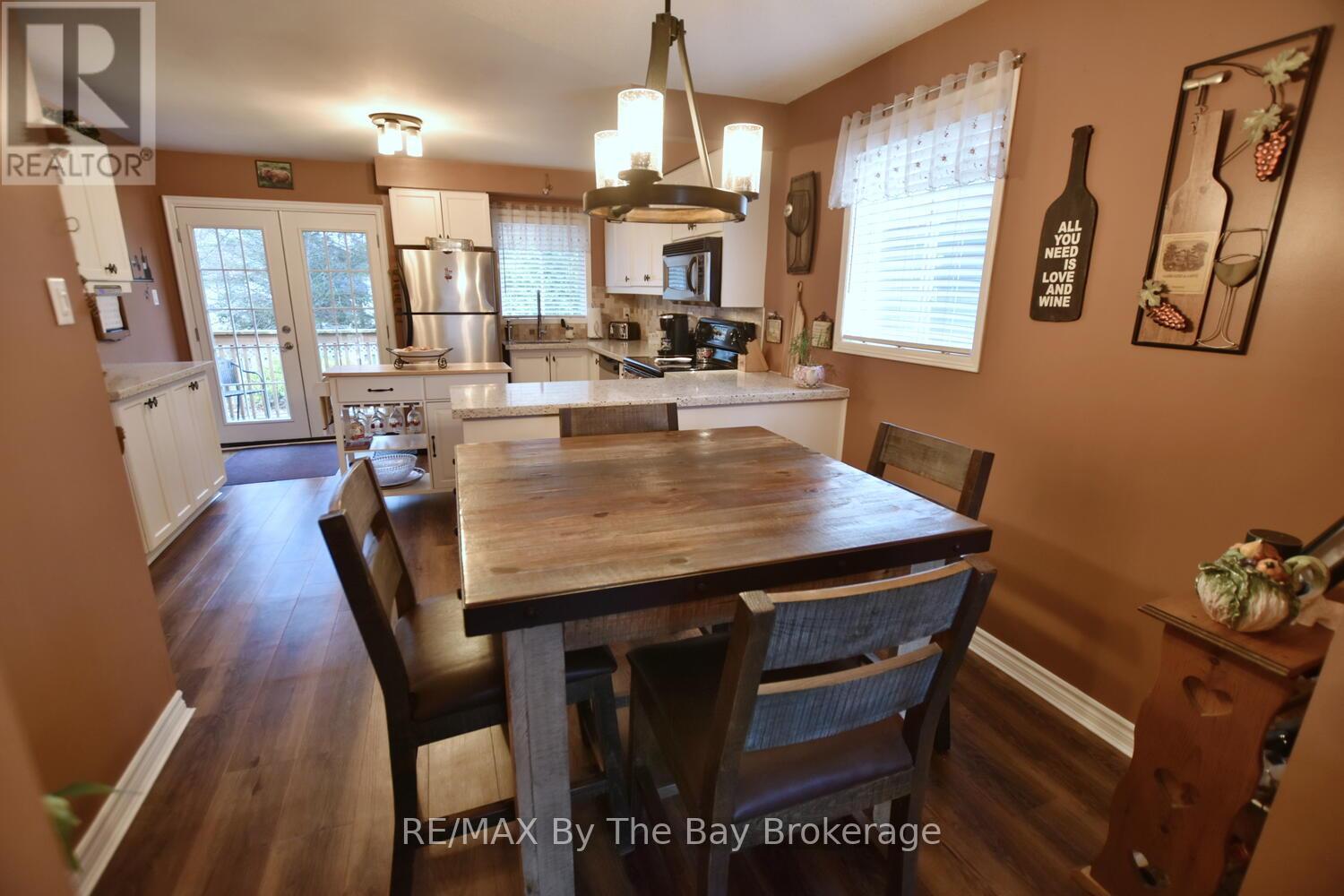 97 Glen Eton Road, Wasaga Beach, Ontario  L9Z 1E8 - Photo 11 - S12272852