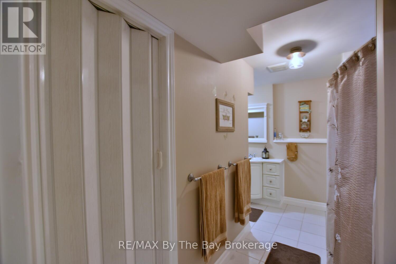 97 Glen Eton Road, Wasaga Beach, Ontario  L9Z 1E8 - Photo 23 - S12272852