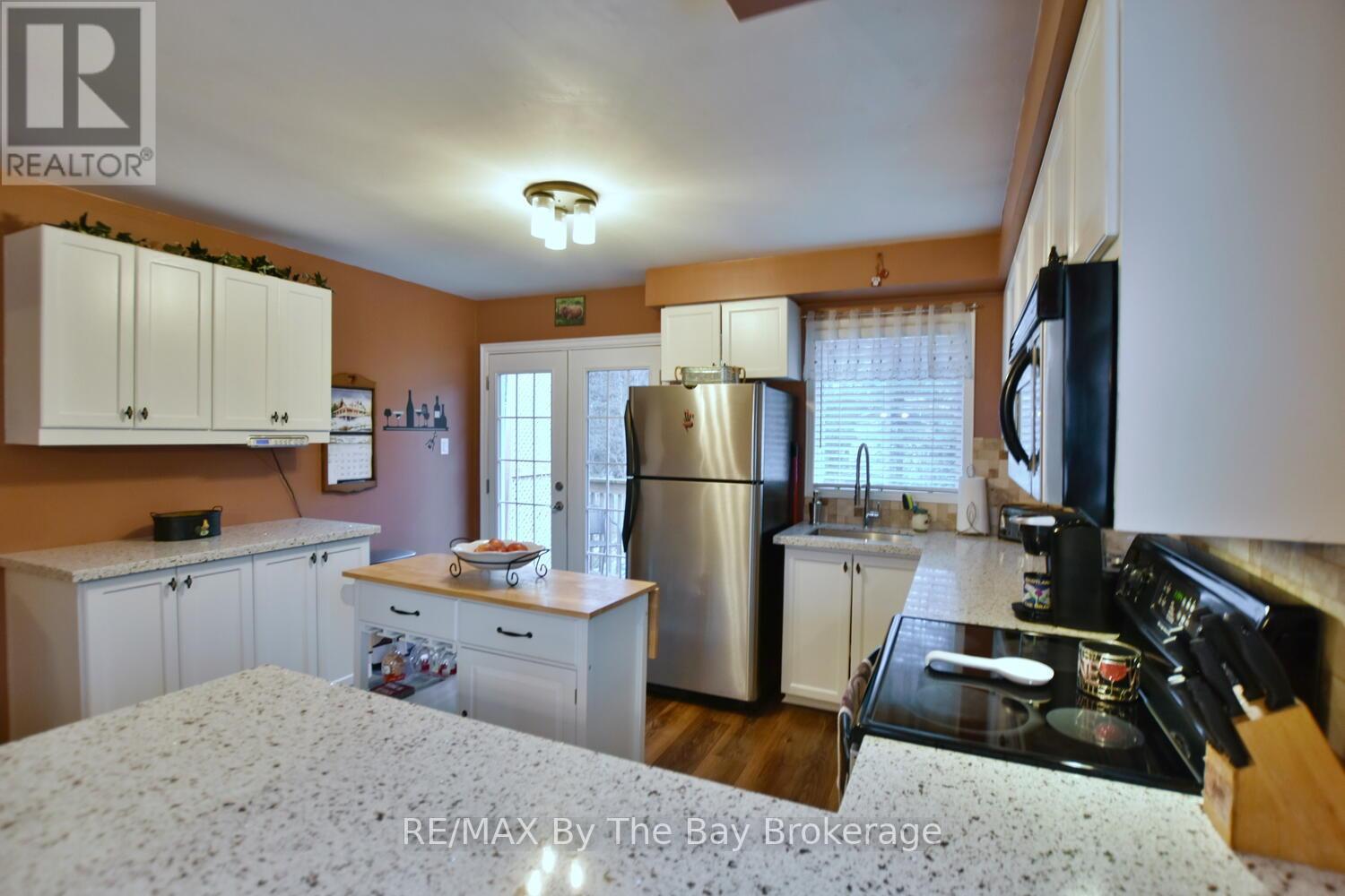 97 Glen Eton Road, Wasaga Beach, Ontario  L9Z 1E8 - Photo 6 - S12272852