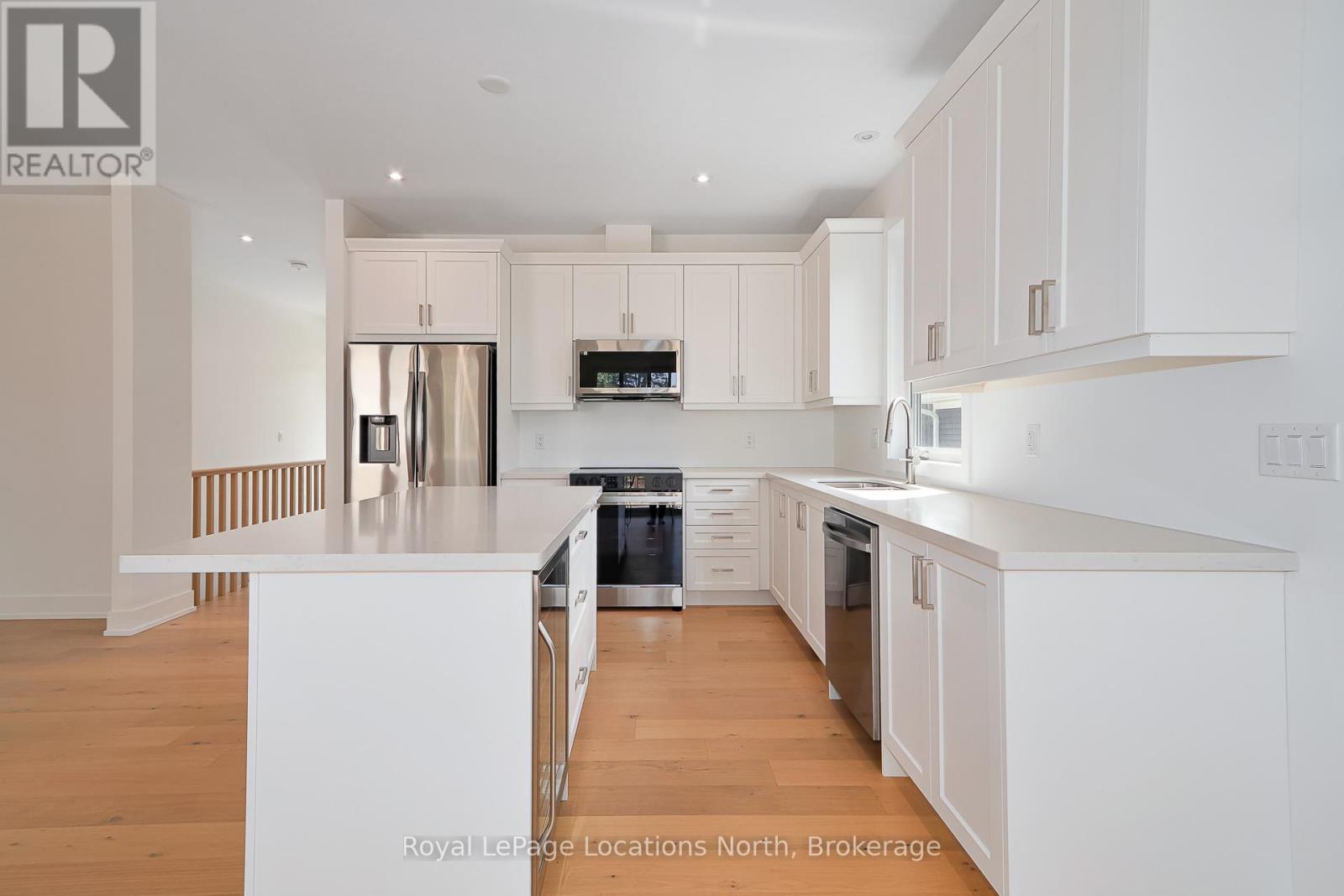 60 52nd Street S, Wasaga Beach, Ontario  L0M 1P0 - Photo 11 - S12272994