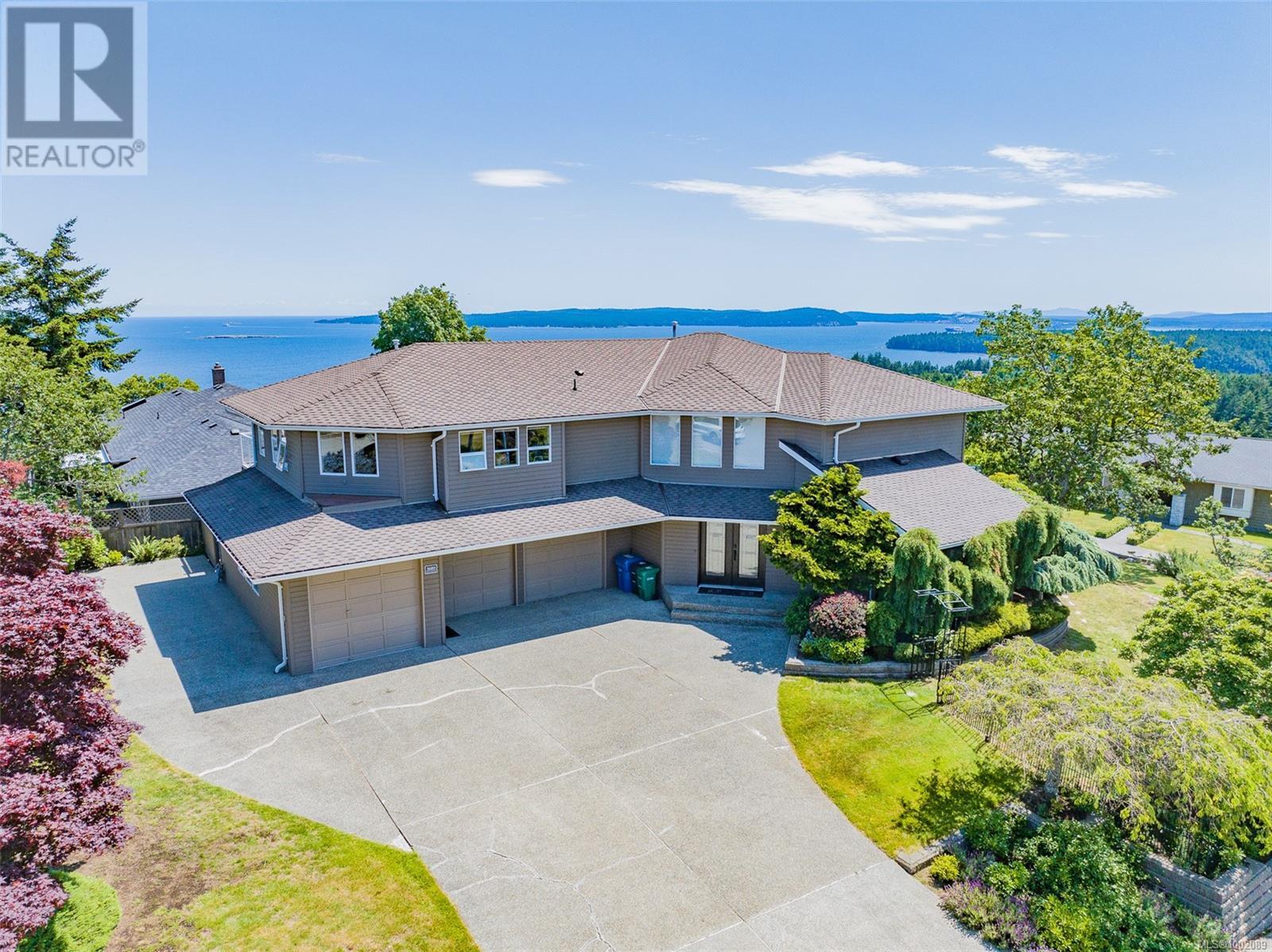 Property at 3689 Glen Oaks Dr image 2