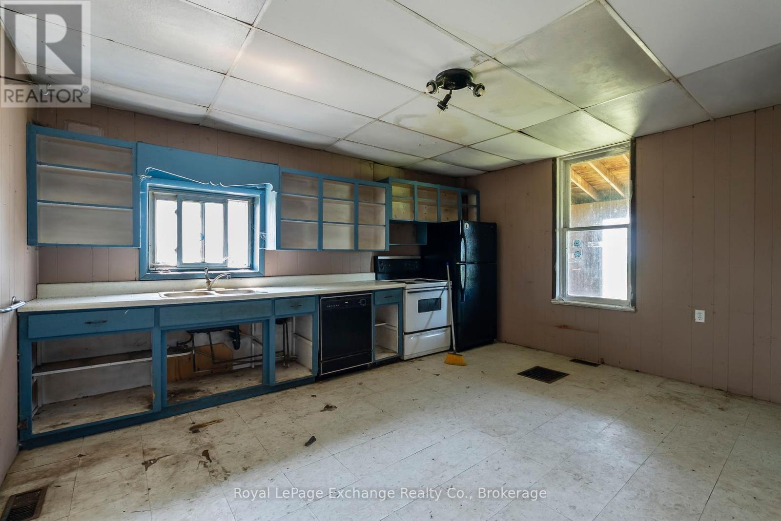728 North Line, Kincardine, Ontario  N2Z 2X4 - Photo 10 - X12272874