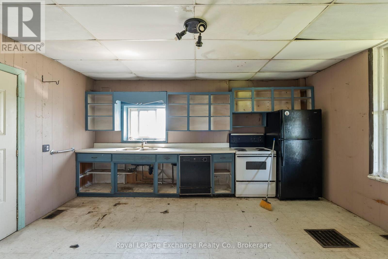 728 North Line, Kincardine, Ontario  N2Z 2X4 - Photo 17 - X12272874