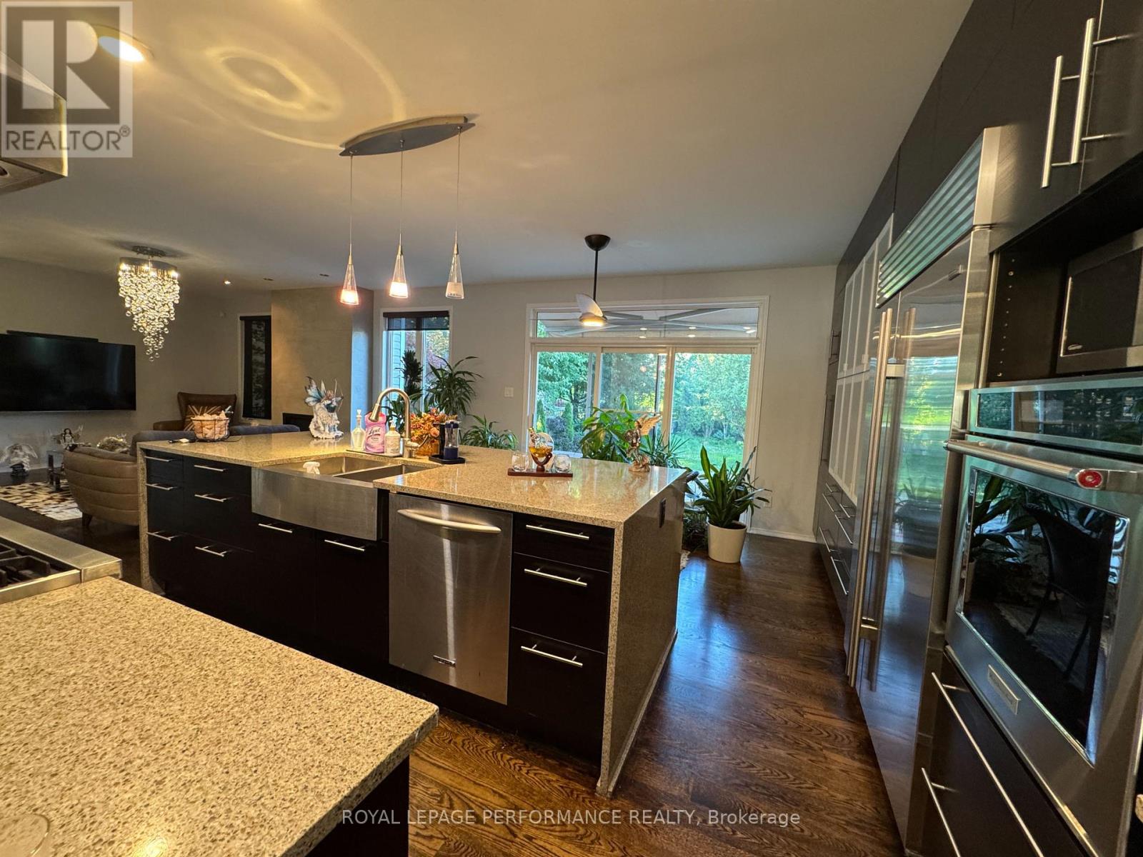Property at 164 COPPERWOOD STREET image 4