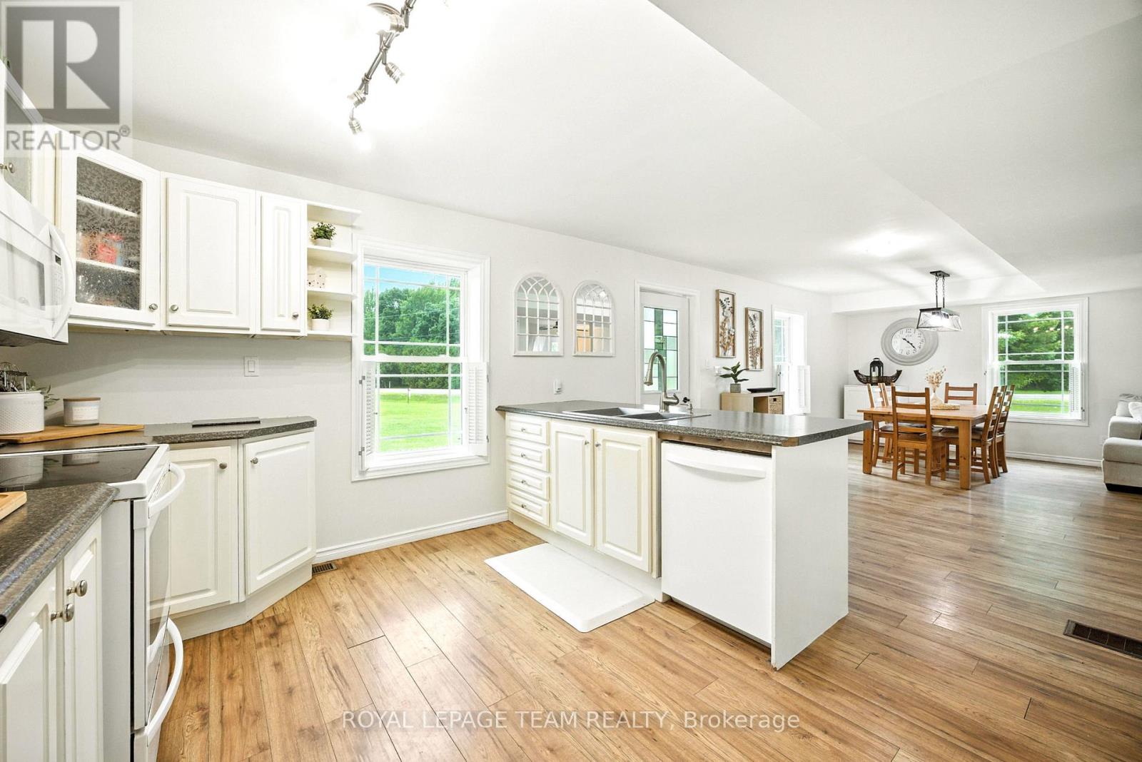 15 Main Street, Merrickville-Wolford, Ontario  K0G 1G0 - Photo 12 - X12272892