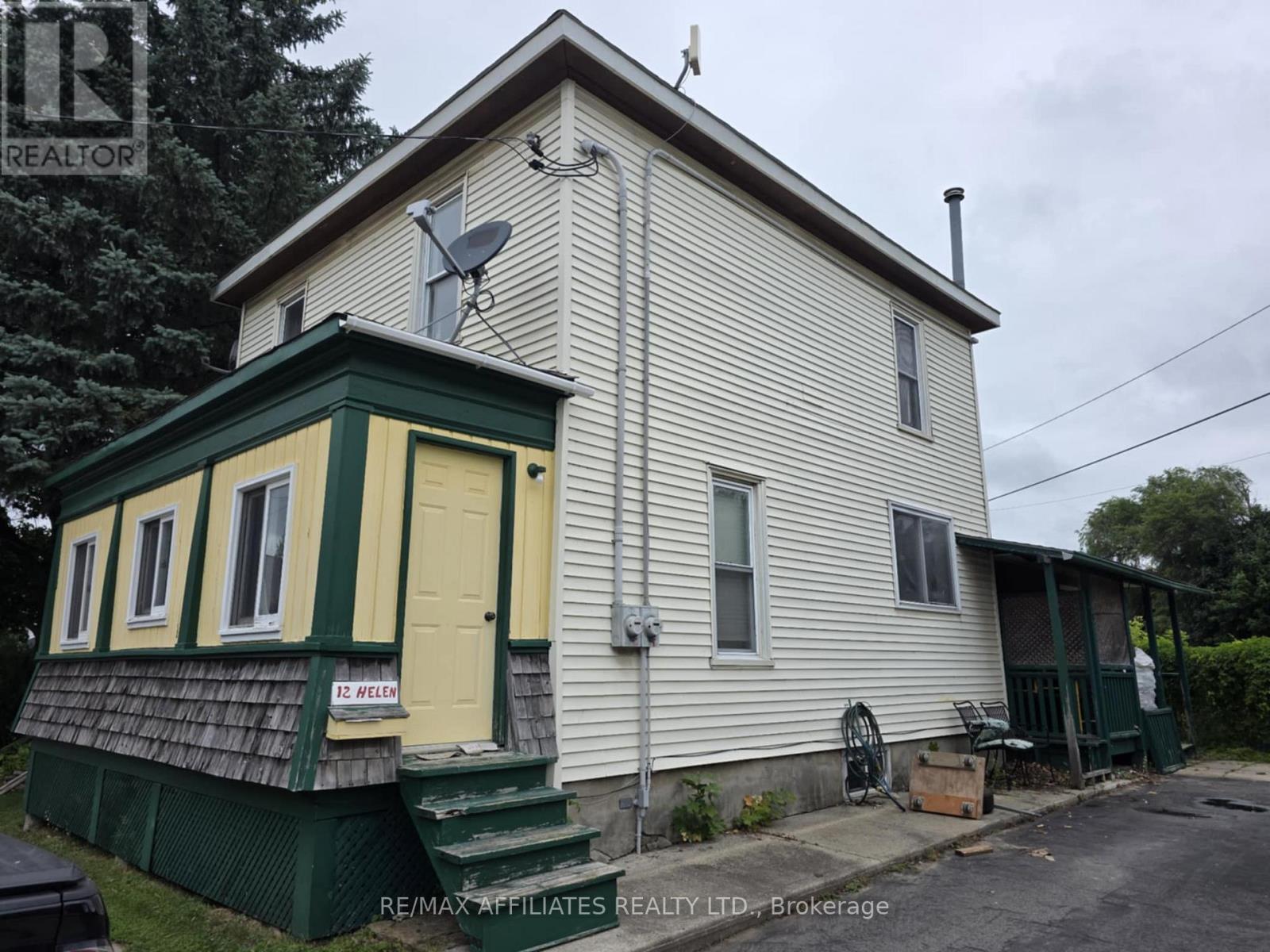 12 HELEN STREET, Smiths Falls, Ontario