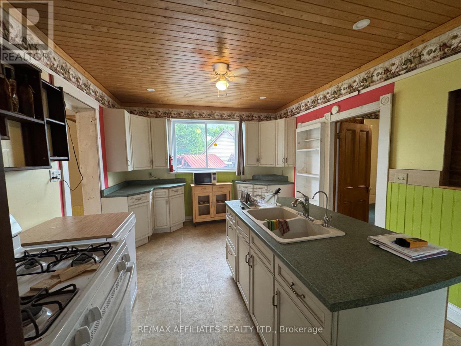 12 Helen Street, Smiths Falls, Ontario  K7A 2M3 - Photo 11 - X12272940