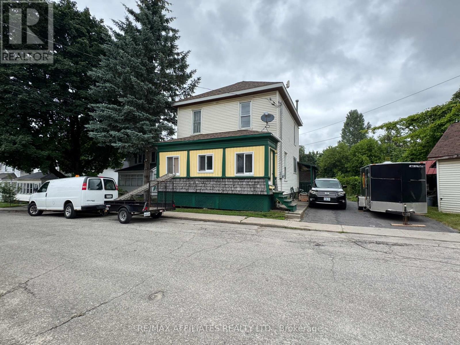 12 Helen Street, Smiths Falls, Ontario  K7A 2M3 - Photo 2 - X12272940
