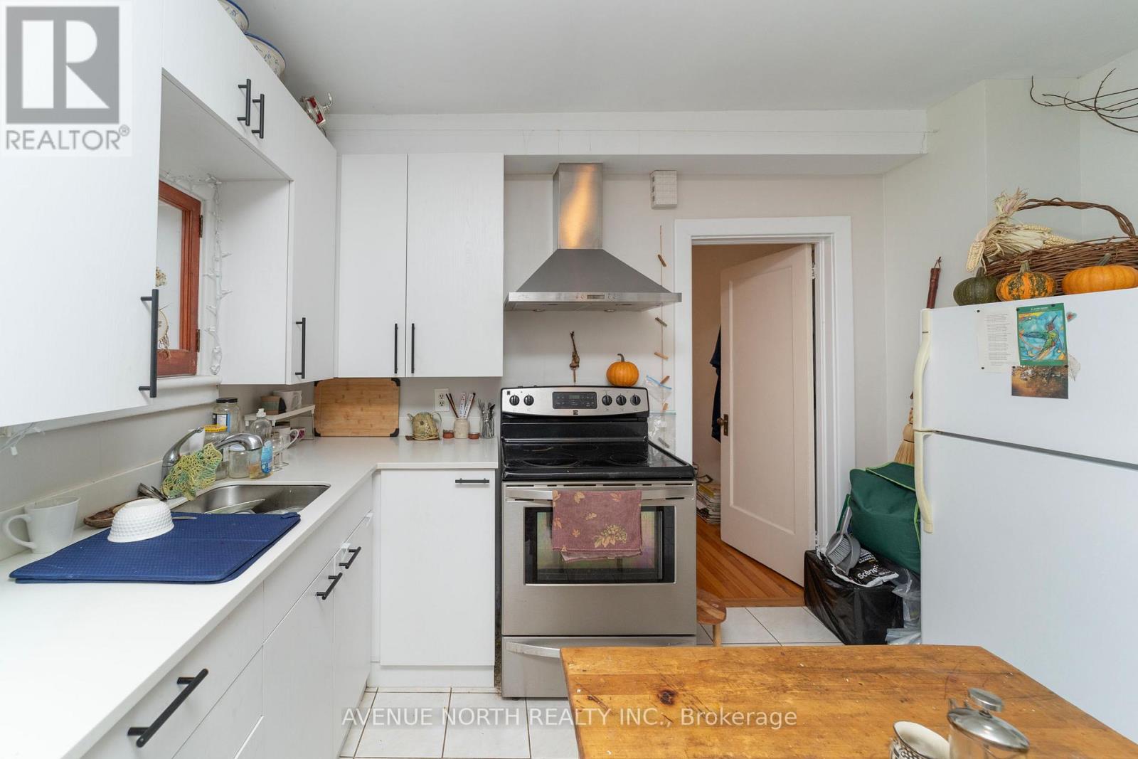 40 Vaughan Street, Ottawa, Ontario  K1M 1X1 - Photo 8 - X12272941