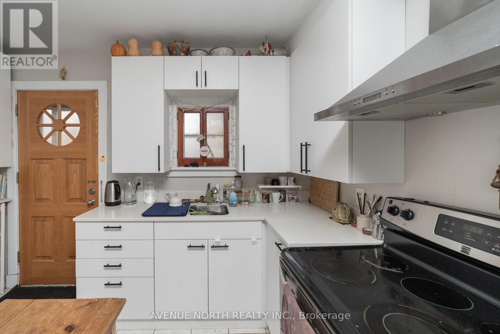 40 Vaughan Street, Ottawa, Ontario  K1M 1X1 - Photo 9 - X12272941