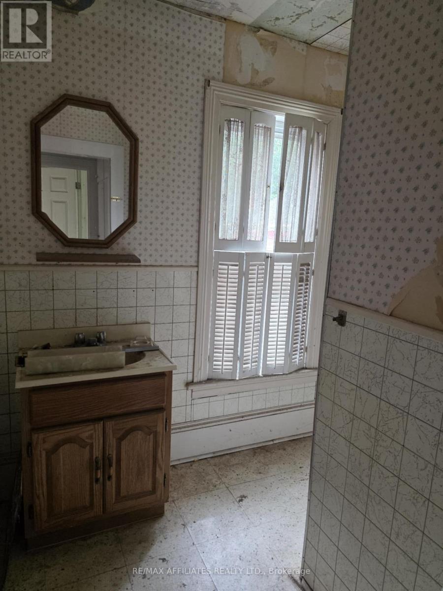 12 Helen Street, Smiths Falls, Ontario  K7A 2M3 - Photo 23 - X12272943