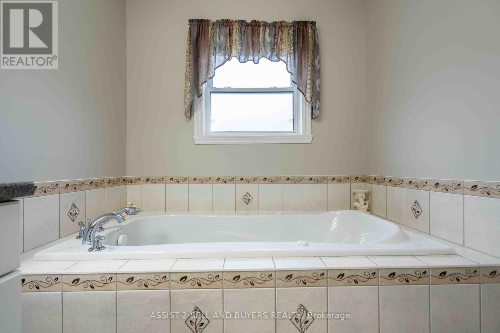 18267 Samuel Drive S, South Glengarry, Ontario  K6H 7J1 - Photo 11 - X12186255