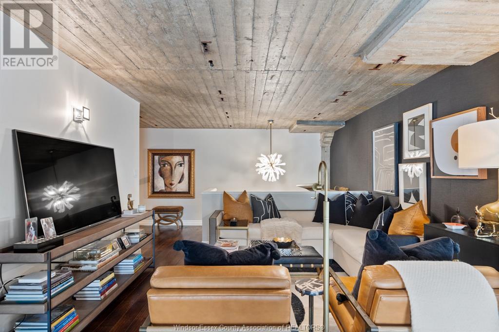 Property at 2175 WYANDOTTE STREET East Unit# 309 image 3