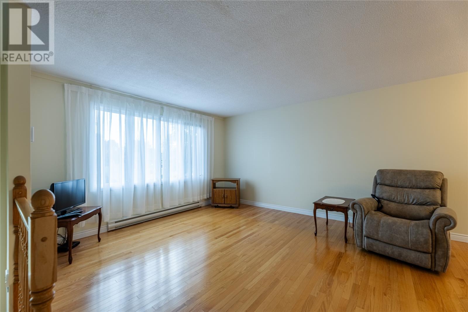 Property at 34 Hawker Crescent image 2