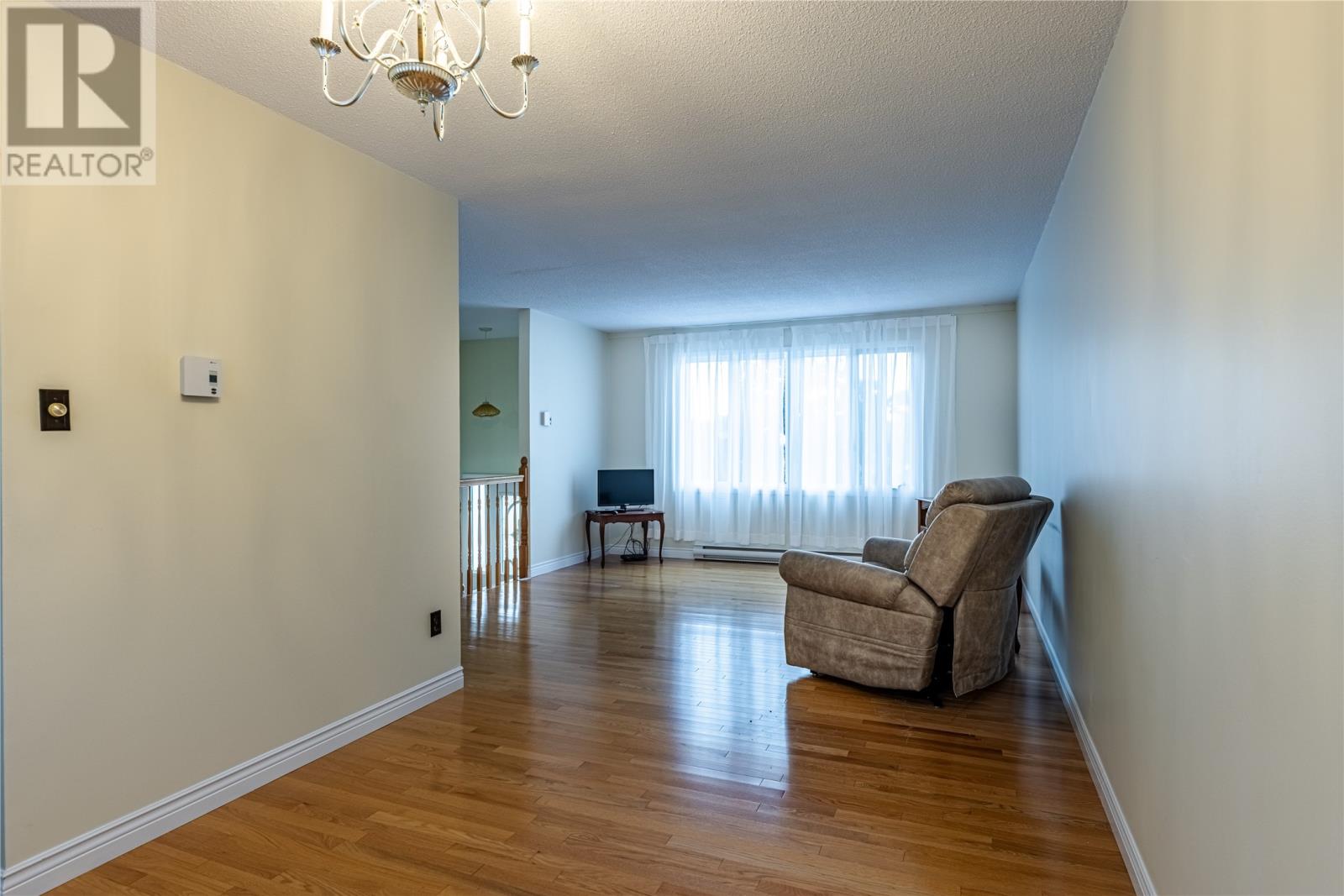 Property at 34 Hawker Crescent image 3